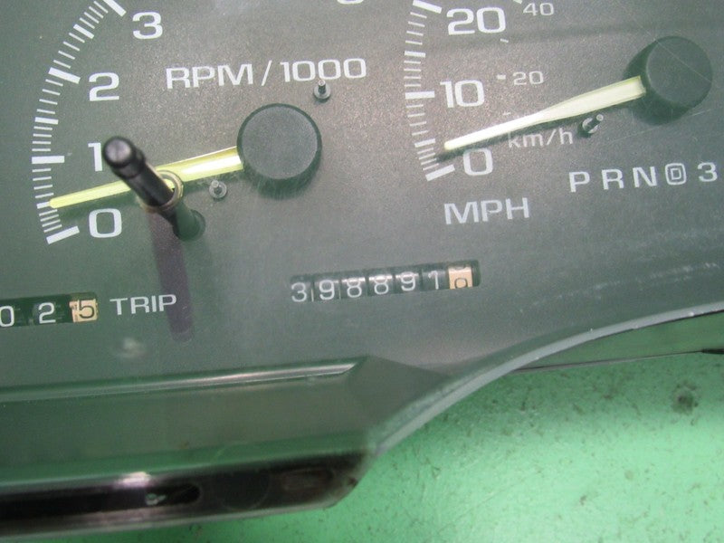 97-98 C/K TRUCK SUBURBAN INSTRUMENT GAUGE CLUSTER SPEEDO TACH 398K REB