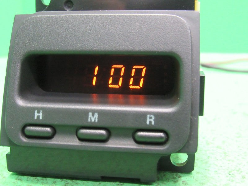 98-01 HONDA CRV CR-V DIGITAL CLOCK CENTER DASH 39700-S10-A01 REBUILT 1