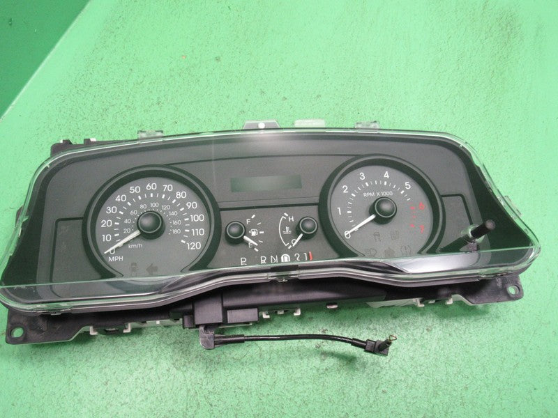 06 GRAND MARQUIS INSTRUMENT GAUGE CLUSTER GAUGES SPEEDO TACH MILEAGE P