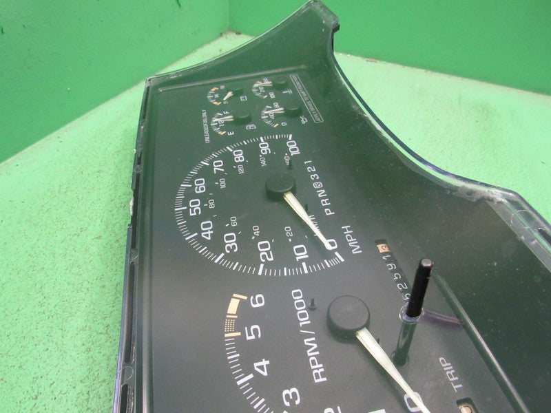 95-96 C/K TRUCK SUBURBAN INSTRUMENT GAUGE CLUSTER SPEEDO TACH 352K REB