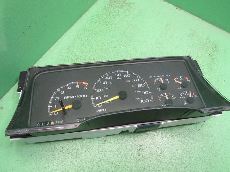95-96 C/K TRUCK MT INSTRUMENT GAUGE CLUSTER SPEEDOMETER TACH 398k REBU