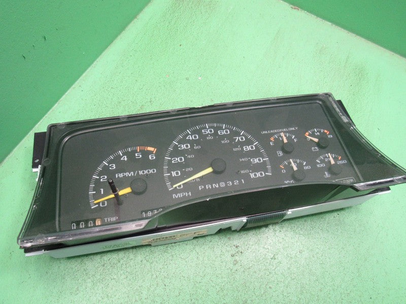 95-96 C/K TRUCK SUBURBAN INSTRUMENT GAUGE CLUSTER SPEEDO TACH 197K REB