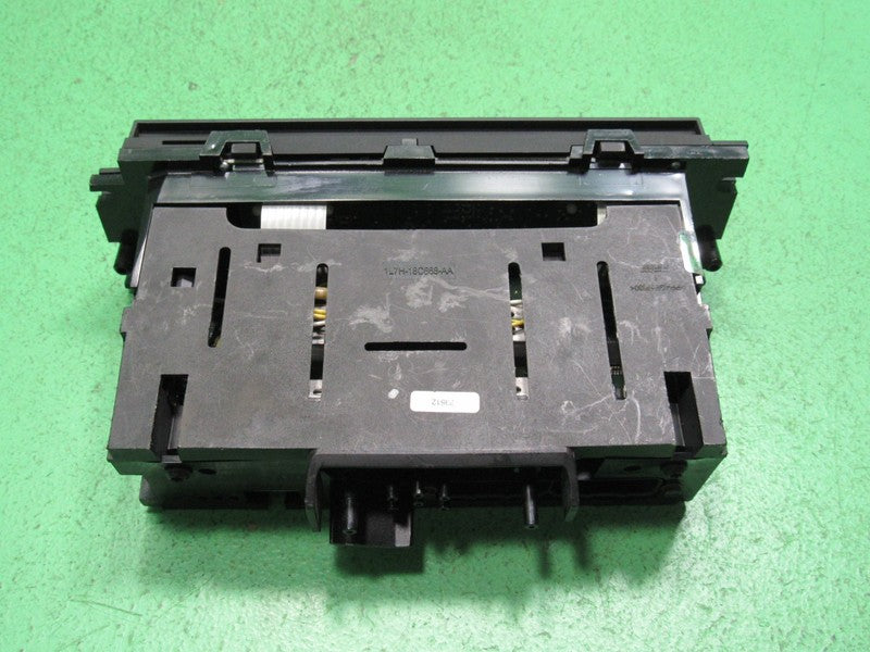01-02 CROWN VIC EATC AUTOMATIC CLIMATE HEATER CONTROL 1W7H-19C933-AA R