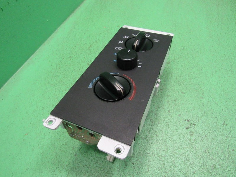55036157 94-97 DODGE RAM A/C AC HEATER MANUAL CLIMATE TEMP CONTROL REB