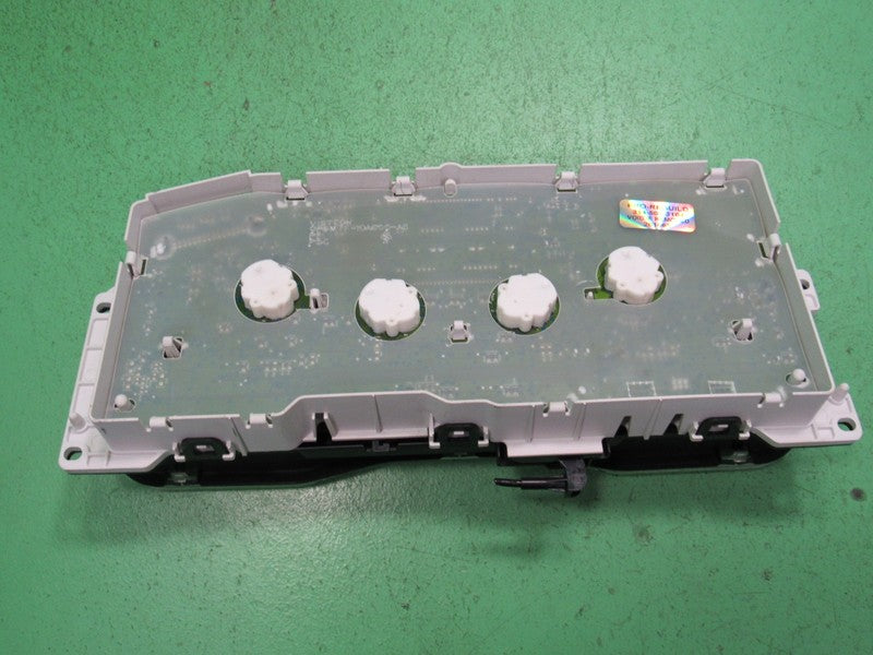 07 LINCOLN TOWN CAR INSTRUMENT GAUGE CLUSTER GAUGES SPEEDO TACH MILEAG