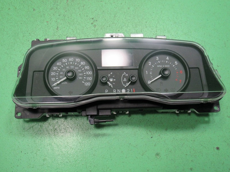 06 GRAND MARQUIS INSTRUMENT GAUGE CLUSTER GAUGES SPEEDO TACH MILEAGE P