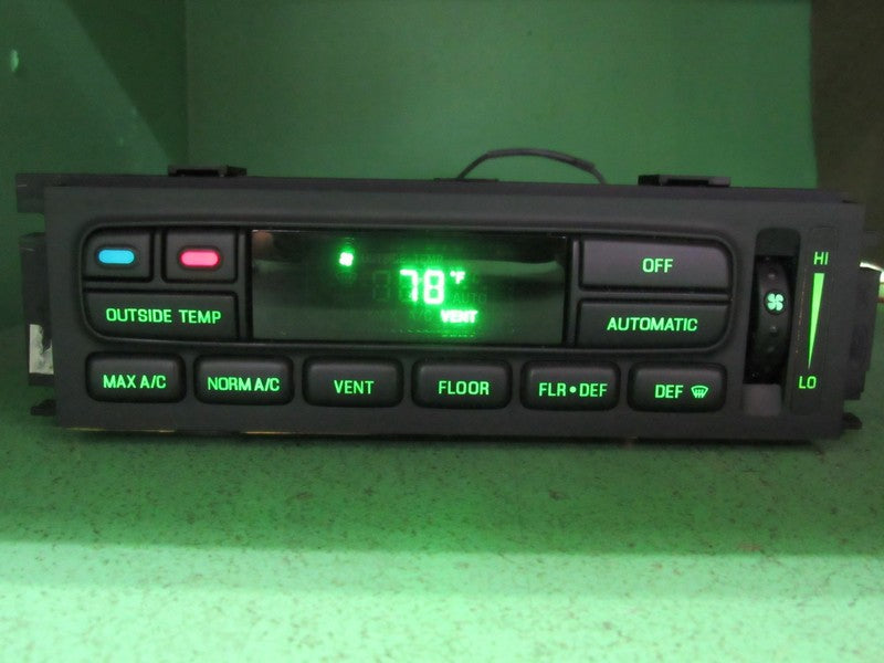 01-02 CROWN VIC EATC AUTOMATIC CLIMATE HEATER CONTROL 1W7H-19C933-AA R