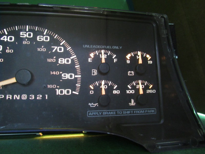 95-96 C/K TRUCK SUBURBAN INSTRUMENT GAUGE CLUSTER SPEEDO TACH 352K REB
