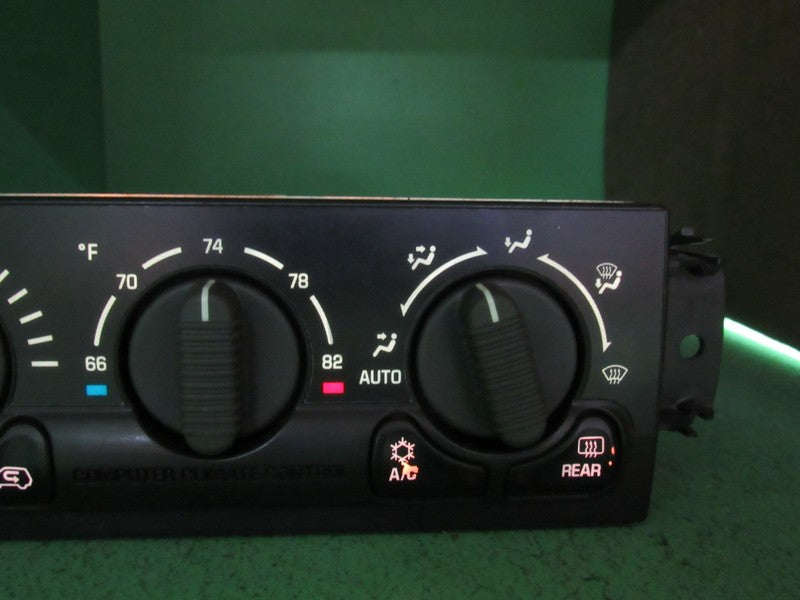 15758149 00-02 TAHOE SILVERADO YUKON A/C AUTO CLIMATE TEMP CONTROL REB