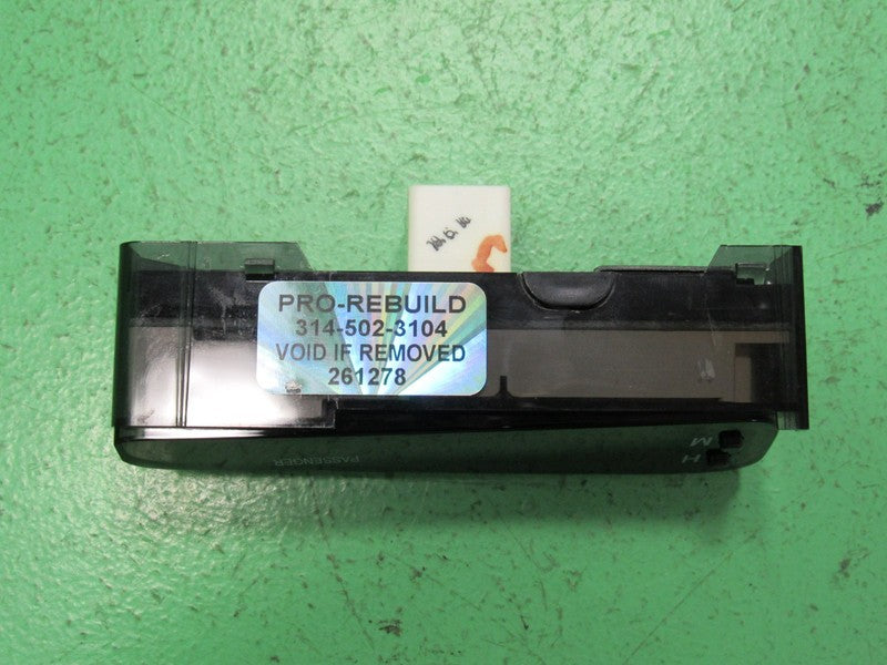 03-08 TOYOTA MATRIX DIGITAL CLOCK DASH DISPLAY SCREEN 83910-02100 REBU