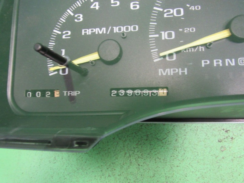 95-96 C/K TRUCK SUBURBAN INSTRUMENT GAUGE CLUSTER SPEEDO TACH 239K REB