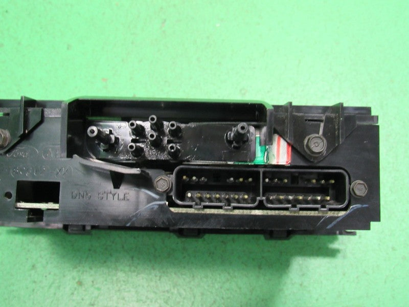 01-02 CROWN VIC EATC AUTOMATIC CLIMATE HEATER CONTROL 1W7H-19C933-AA R