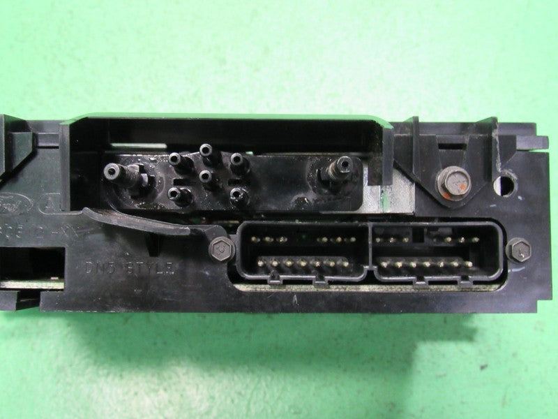 03-11 CROWN VIC EATC AUTOMATIC CLIMATE HEATER CONTROL 3W7H-19C933-AB R