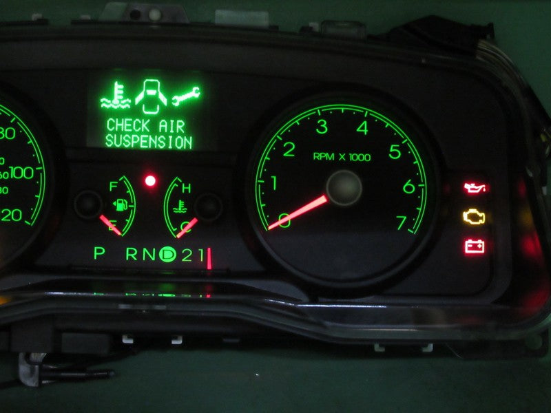 07 LINCOLN TOWN CAR INSTRUMENT GAUGE CLUSTER GAUGES SPEEDO TACH MILEAG