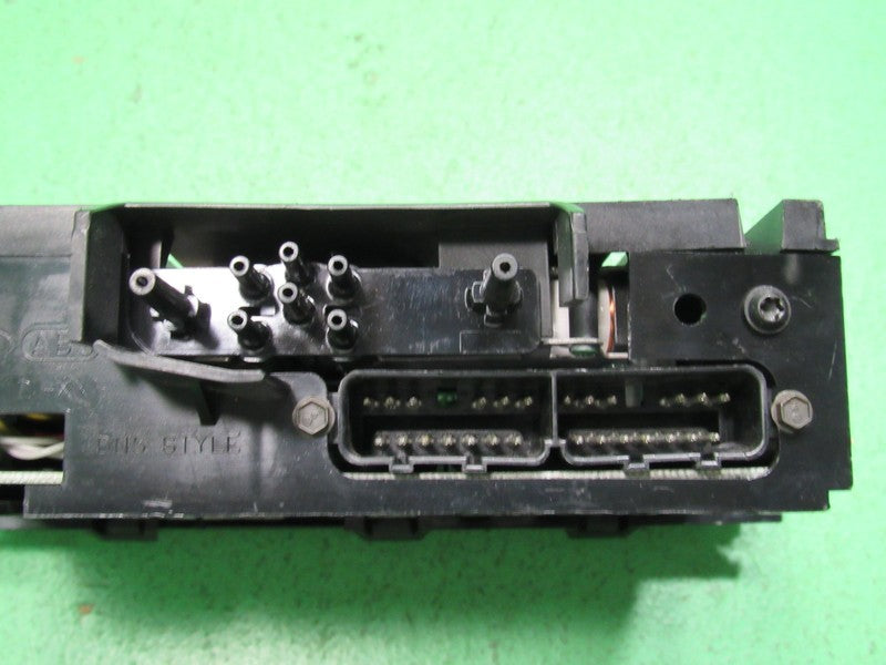 01-02 CROWN VIC EATC AUTOMATIC CLIMATE HEATER CONTROL 1W7H-19C933-AA R