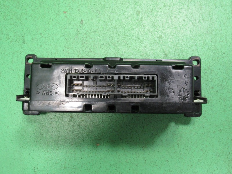 03-06 TOWN CAR EATC AUTOMATIC CLIMATE HEATER CONTROL 3W13-18C612-AK RE