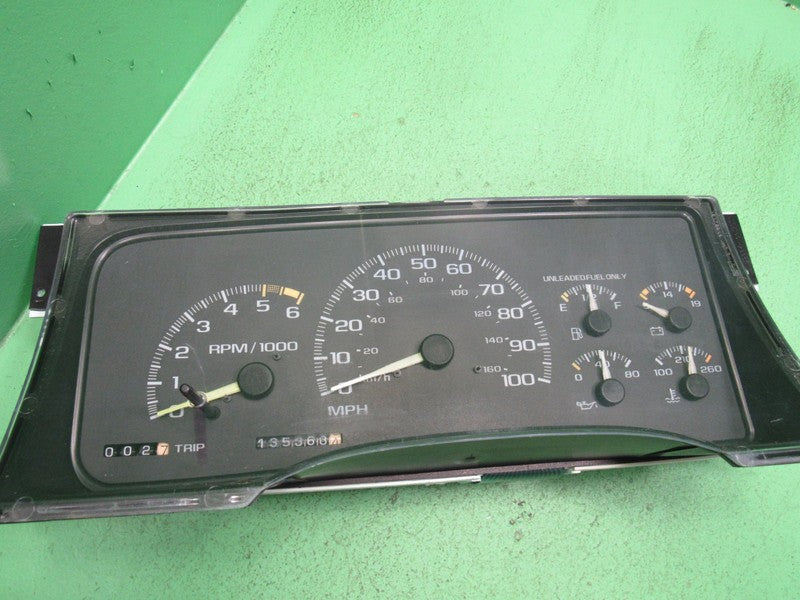 95-96 C/K TRUCK MT INSTRUMENT GAUGE CLUSTER SPEEDOMETER TACH 135k REBU