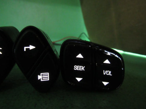 03-07 HUMMER H2 STEERING WHEEL CONTROL BUTTONS CONTROLS WHITE LED 0504