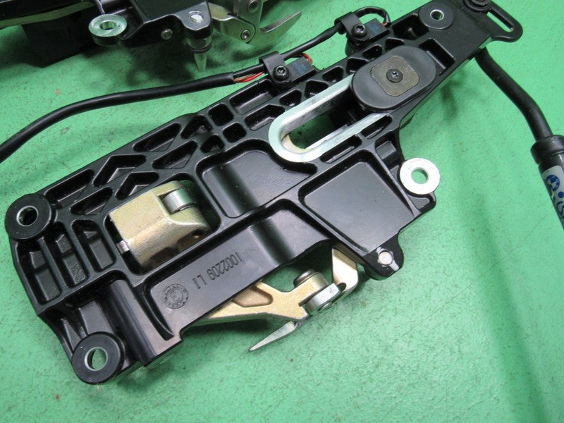 BMW 325Ci 330Ci E46 M3 CONVERTIBLE TOP FRONT LATCH LATCHES LOCK PAIR R