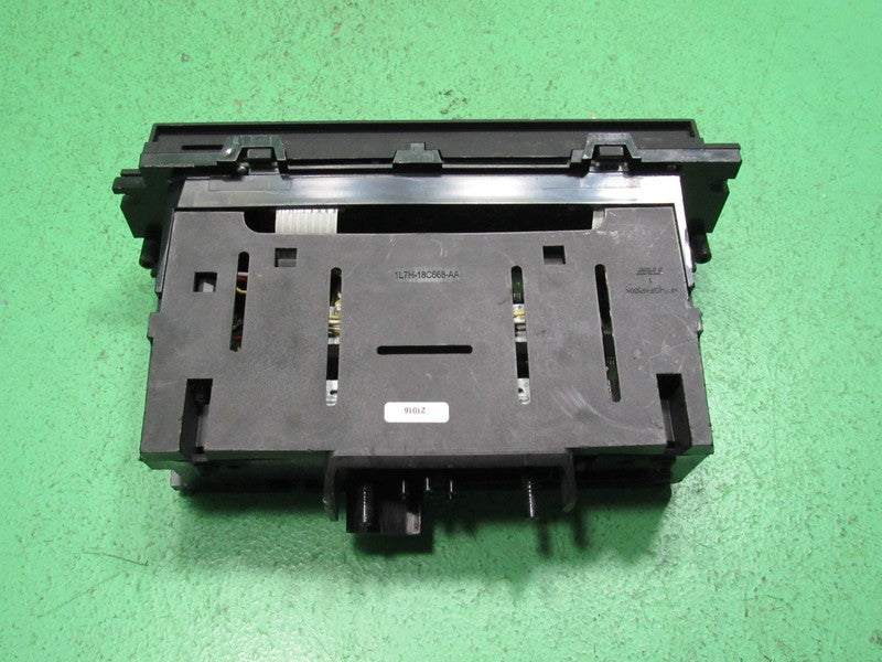 01-02 CROWN VIC EATC AUTOMATIC CLIMATE HEATER CONTROL 1W7H-18C612-CA R