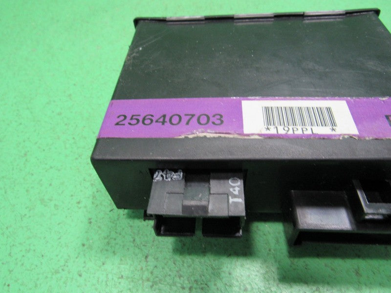 97-99 OLDS AURORA SENTINEL HEADLIGHT LIGHTING CONTROL MODULE 25640703 