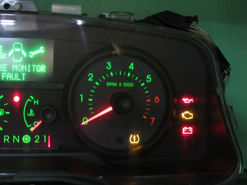 09 GRAND MARQUIS INSTRUMENT GAUGE CLUSTER GAUGES SPEEDO TACH MILEAGE P