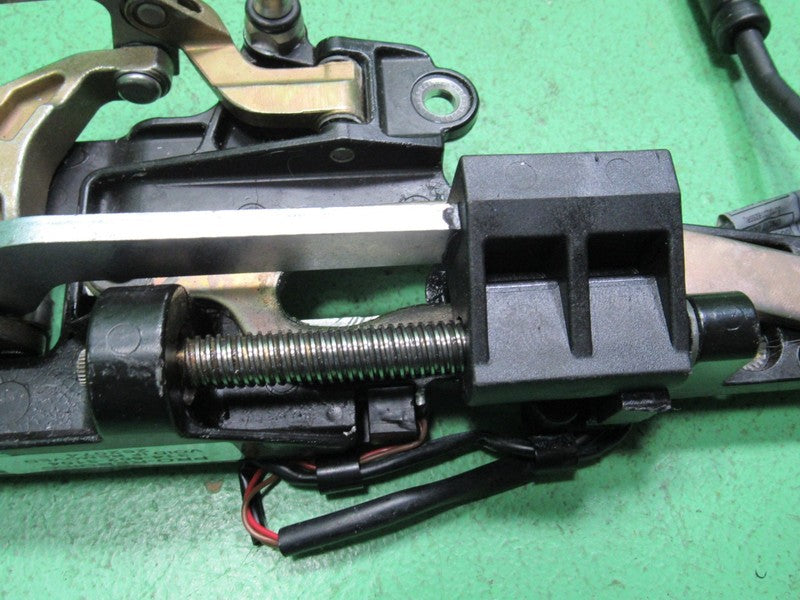 BMW 325Ci 330Ci E46 M3 CONVERTIBLE TOP FRONT LATCH LATCHES LOCK PAIR R