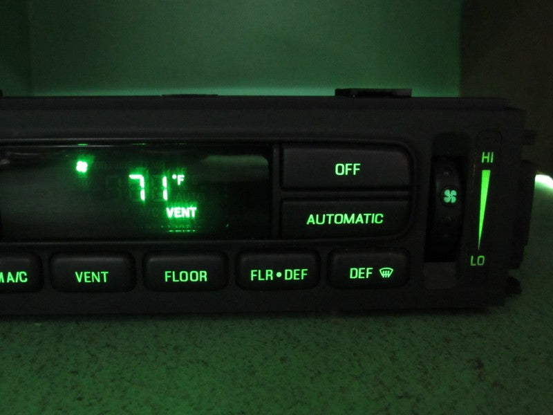 01-02 CROWN VIC EATC AUTOMATIC CLIMATE HEATER CONTROL 1W7H-19C933-AA R