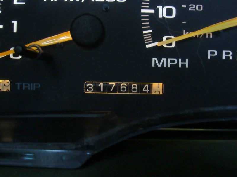97-98 C/K TRUCK SUBURBAN INSTRUMENT GAUGE CLUSTER SPEEDO TACH 317K REB