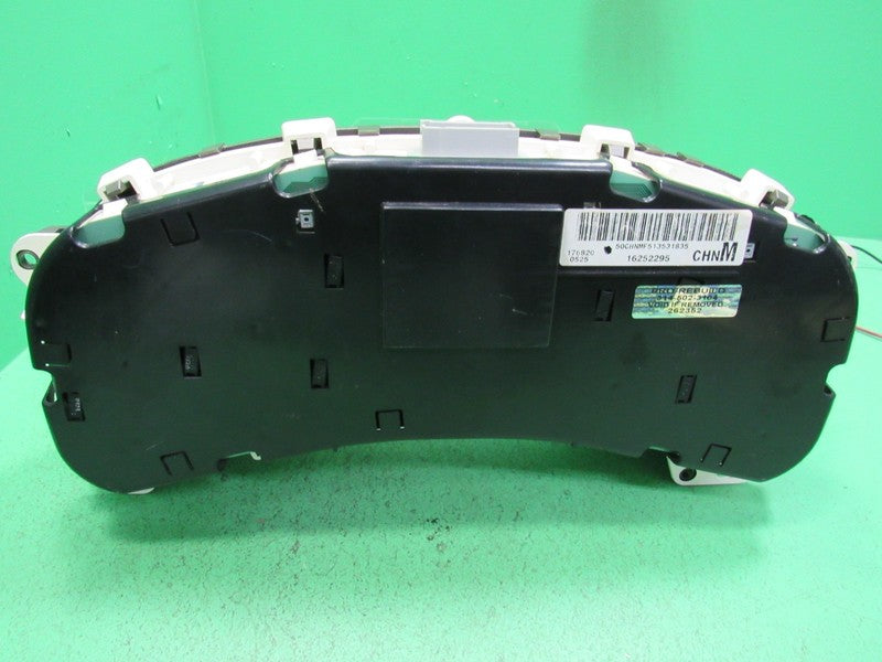 01-02 YUKON SIERRA DENALI INSTRUMENT GAUGE CLUSTER SPEEDO TACH MILEAGE