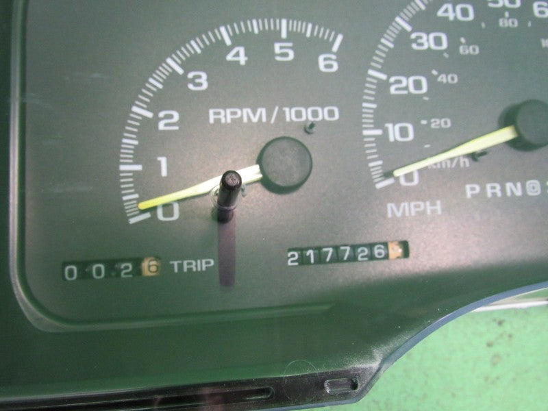 97-98 C/K TRUCK SUBURBAN INSTRUMENT GAUGE CLUSTER SPEEDO TACH 217K REB