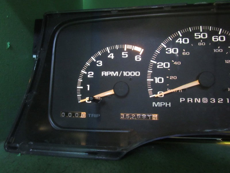 95-96 C/K TRUCK SUBURBAN INSTRUMENT GAUGE CLUSTER SPEEDO TACH 352K REB