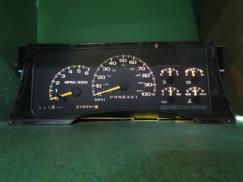 97-98 C/K TRUCK SUBURBAN INSTRUMENT GAUGE CLUSTER SPEEDO TACH 319K REB
