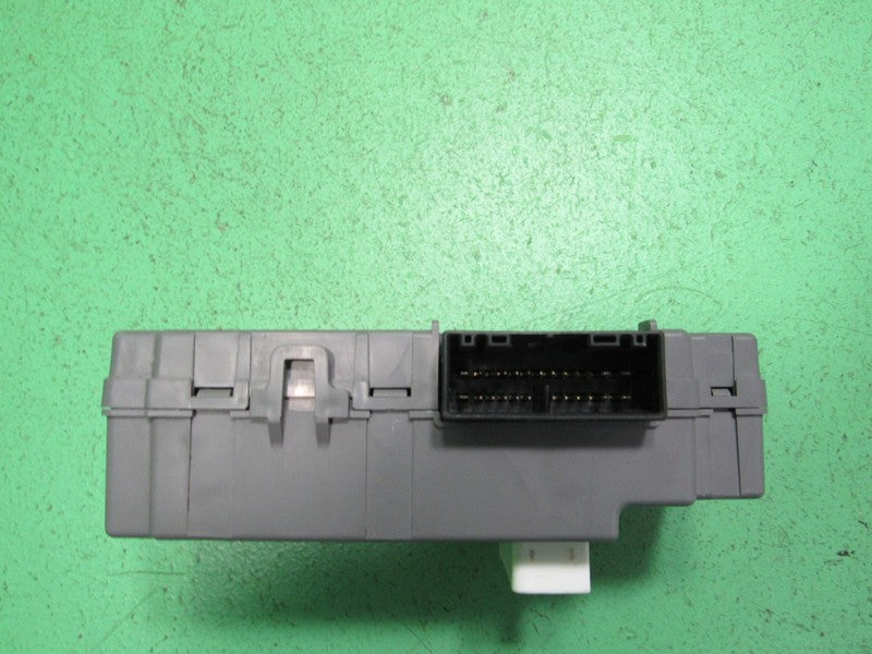 89221-08010 01-03 TOYOTA SIENNA MULTIPLEX NETWORK BODY CONTROL MODULE 