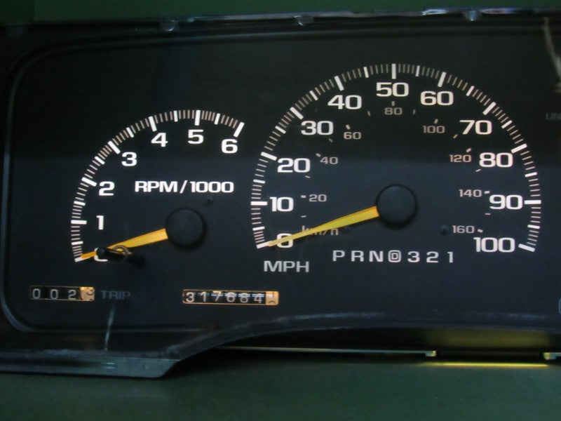 97-98 C/K TRUCK SUBURBAN INSTRUMENT GAUGE CLUSTER SPEEDO TACH 317K REB