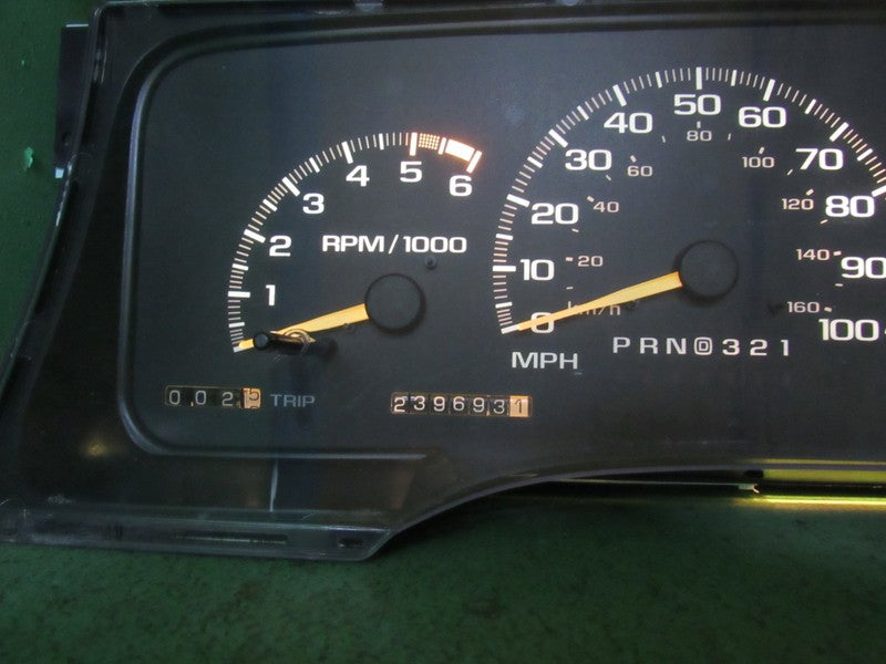 95-96 C/K TRUCK SUBURBAN INSTRUMENT GAUGE CLUSTER SPEEDO TACH 239K REB