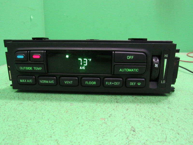 01-02 CROWN VIC EATC AUTOMATIC CLIMATE HEATER CONTROL 1W7H-19C933-AA R