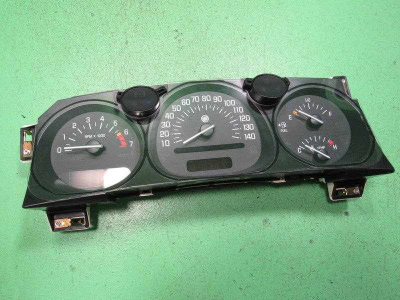 02-05 BUICK LESABRE INSTRUMENT GAUGE CLUSTER GAUGES SPEEDO TACH MILEAG