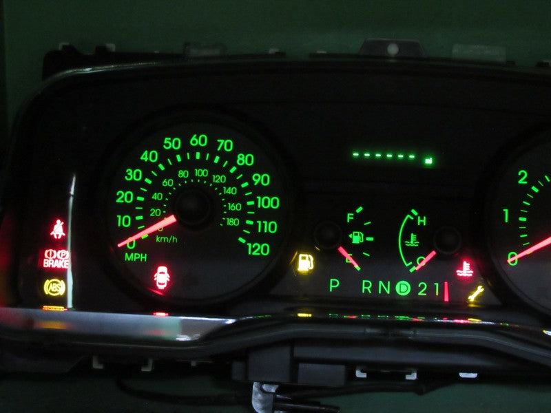 06 GRAND MARQUIS INSTRUMENT GAUGE CLUSTER GAUGES SPEEDO TACH MILEAGE P