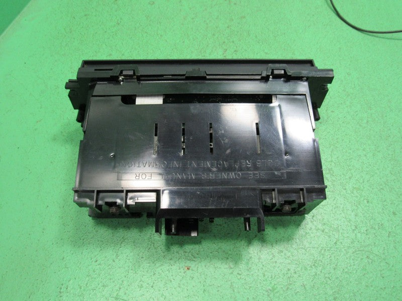01-02 CROWN VIC EATC AUTOMATIC CLIMATE HEATER CONTROL 1W7H-19C933-AA R