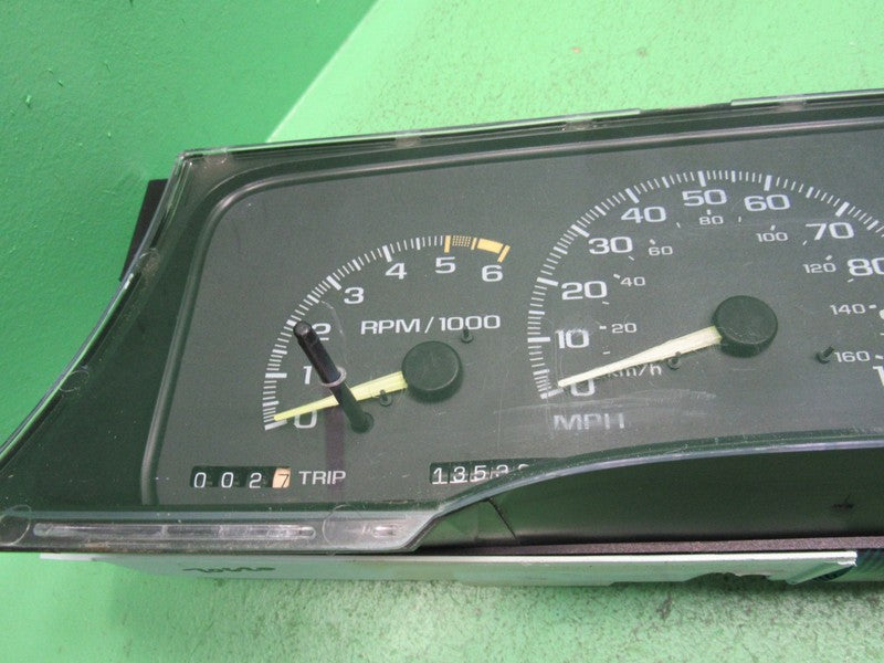 95-96 C/K TRUCK MT INSTRUMENT GAUGE CLUSTER SPEEDOMETER TACH 135k REBU