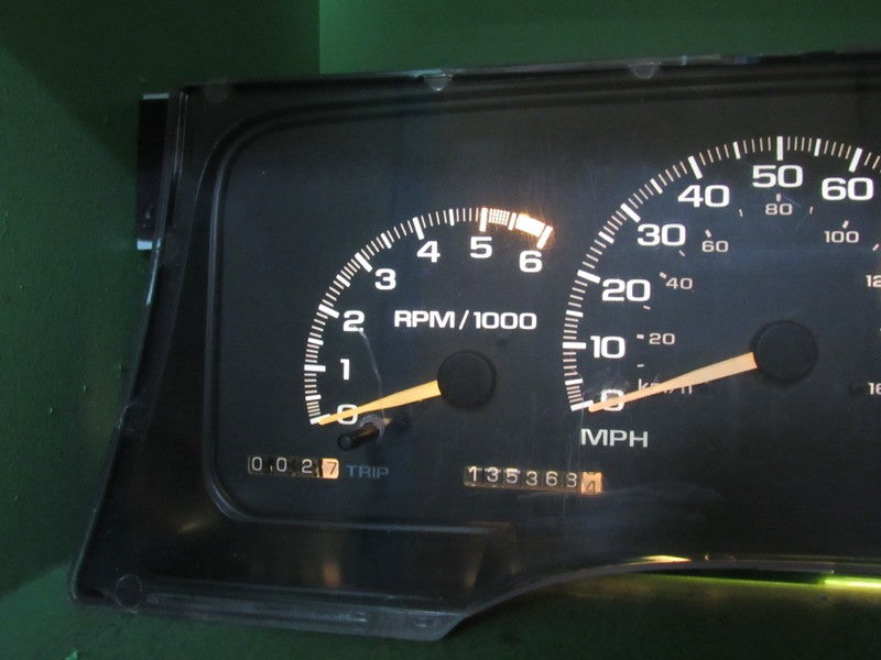 95-96 C/K TRUCK MT INSTRUMENT GAUGE CLUSTER SPEEDOMETER TACH 135k REBU