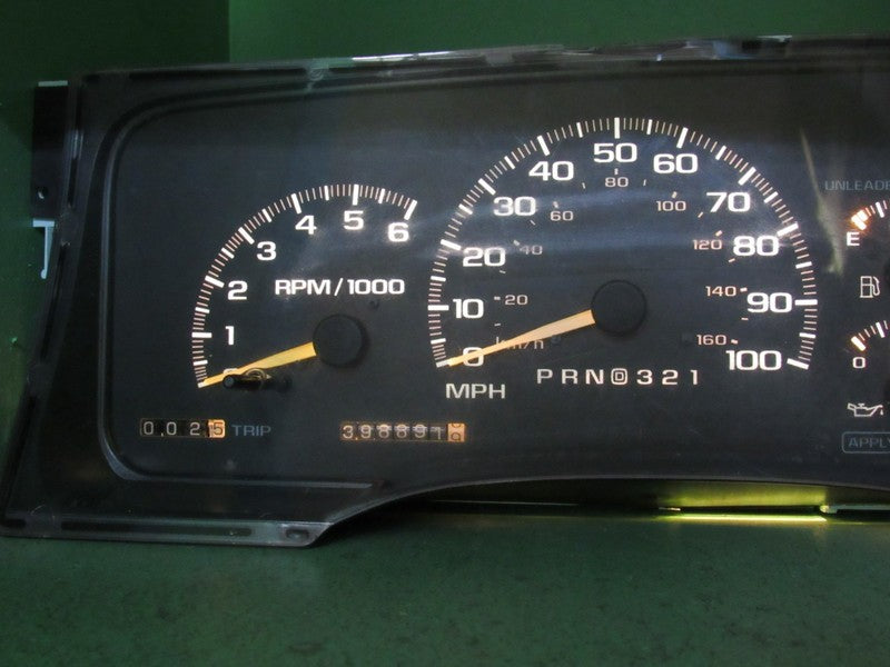 97-98 C/K TRUCK SUBURBAN INSTRUMENT GAUGE CLUSTER SPEEDO TACH 398K REB