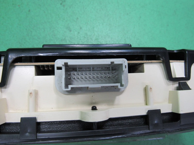 01-02 YUKON SIERRA DENALI INSTRUMENT GAUGE CLUSTER SPEEDO TACH MILEAGE